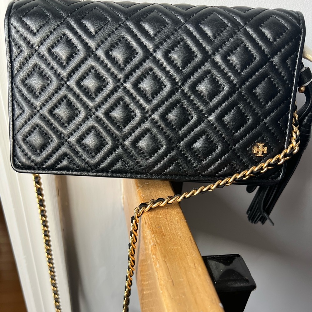 100% Authentic Tory Burch Fleming WOC Cross-body Black NWT